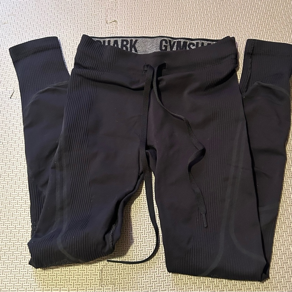 Gymshark Black Textured Performance Leggings Size Medium High Waisted Activewear